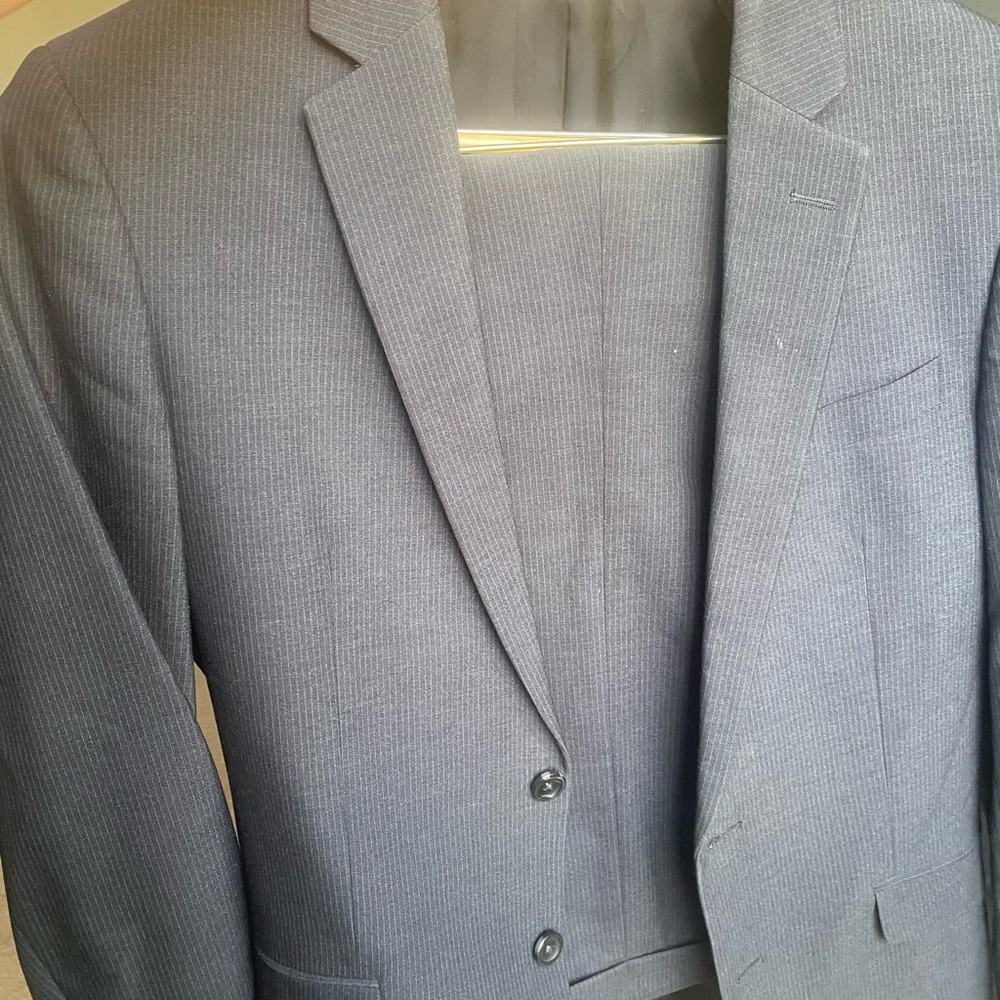 Men's Jos A Banks Classic Gray Pinstriped Suit 42R